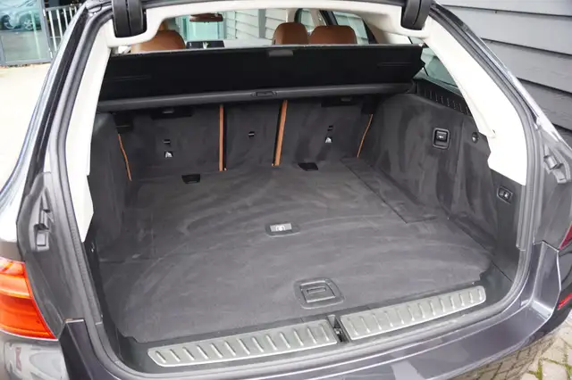 BMW 5 Series view 29