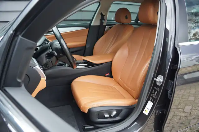 BMW 5 Series view 22