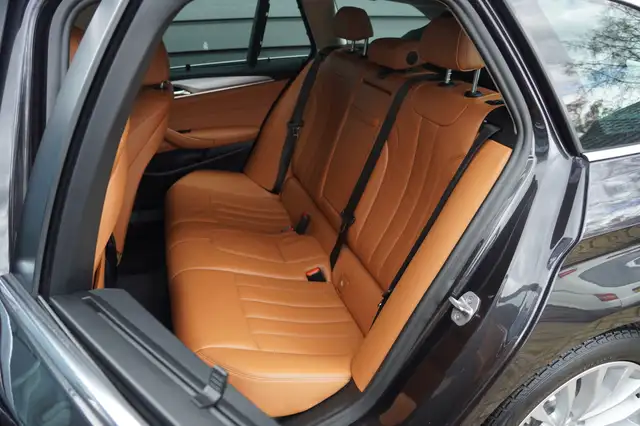 BMW 5 Series view 25