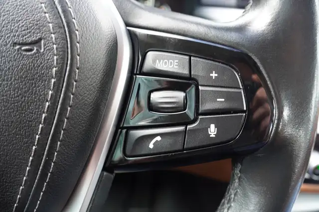 BMW 5 Series view 19