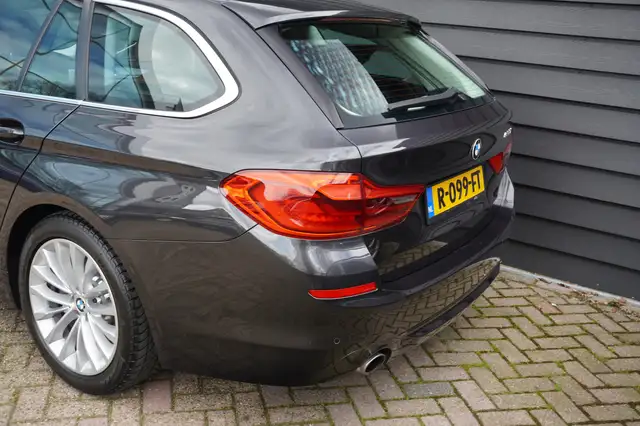 BMW 5 Series view 16