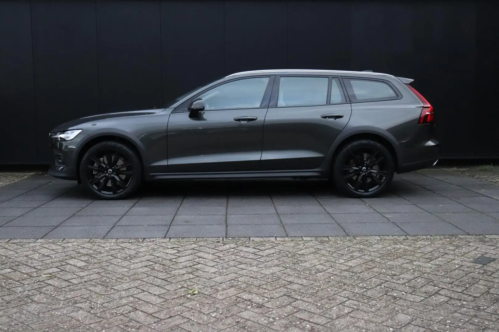 Volvo V60 Cross Country 2.0 B5 251 PK AWD Pro | LEDER | STAND KACHEL | MEM Gris - 2
