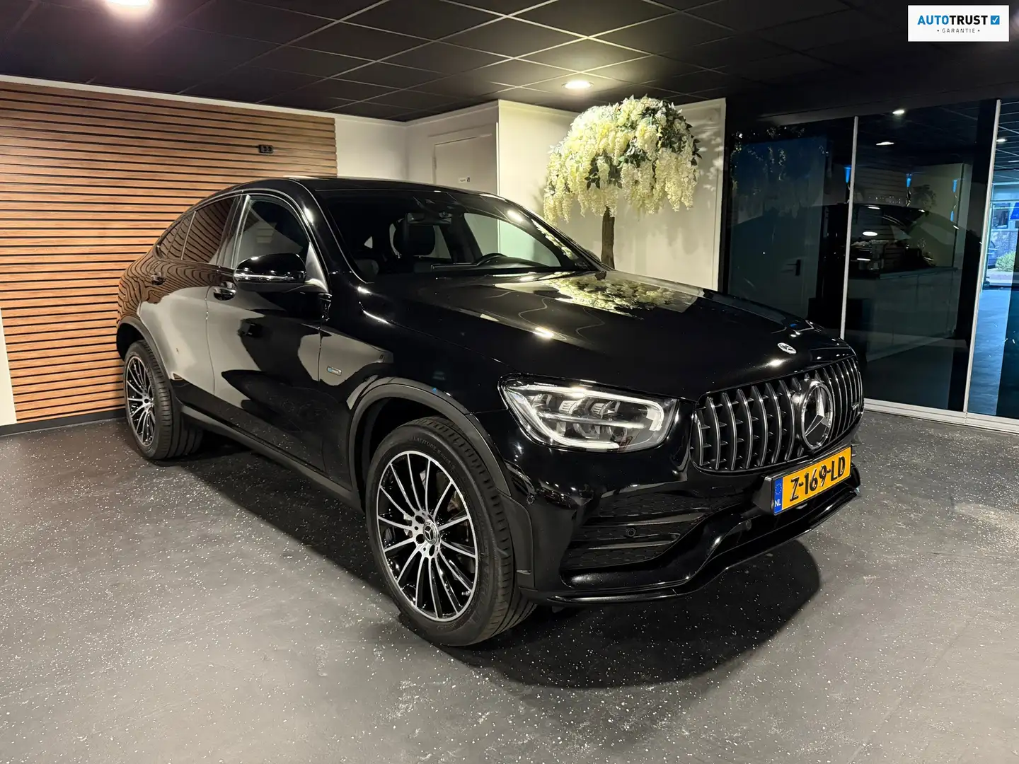 Mercedes-Benz GLC 300 Coupé 300e 4MATIC Business Solution BURM/SFEER/AMG Zwart - 1