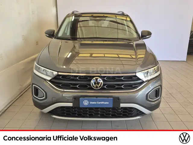 Volkswagen T-Roc view 3