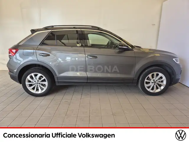 Volkswagen T-Roc view 7