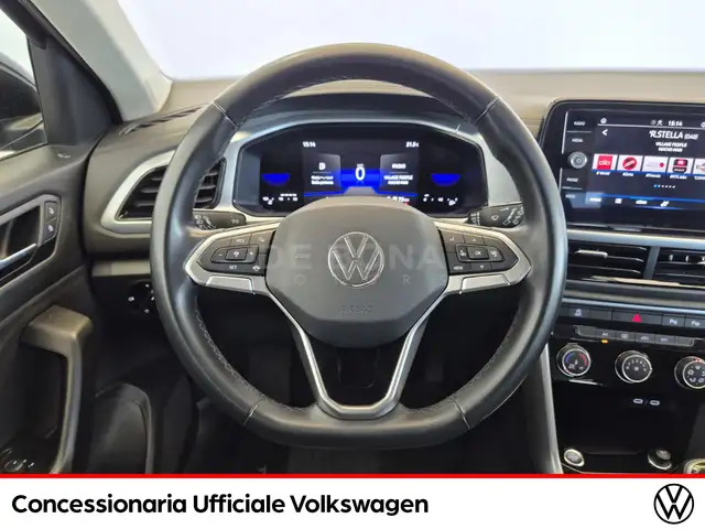 Volkswagen T-Roc view 11