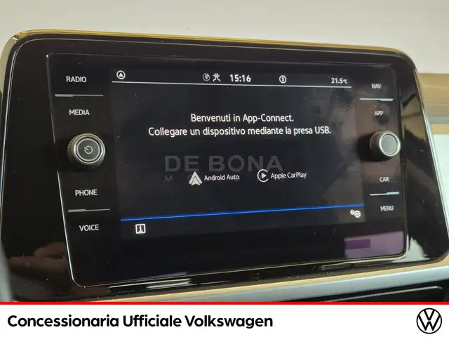 Volkswagen T-Roc view 14