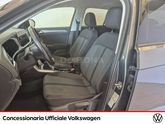 Volkswagen T-Roc view 8
