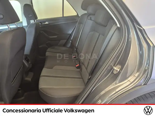 Volkswagen T-Roc view 9