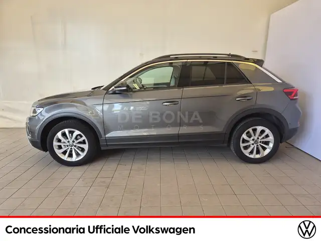 Volkswagen T-Roc view 4