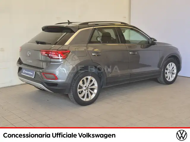 Volkswagen T-Roc view 5