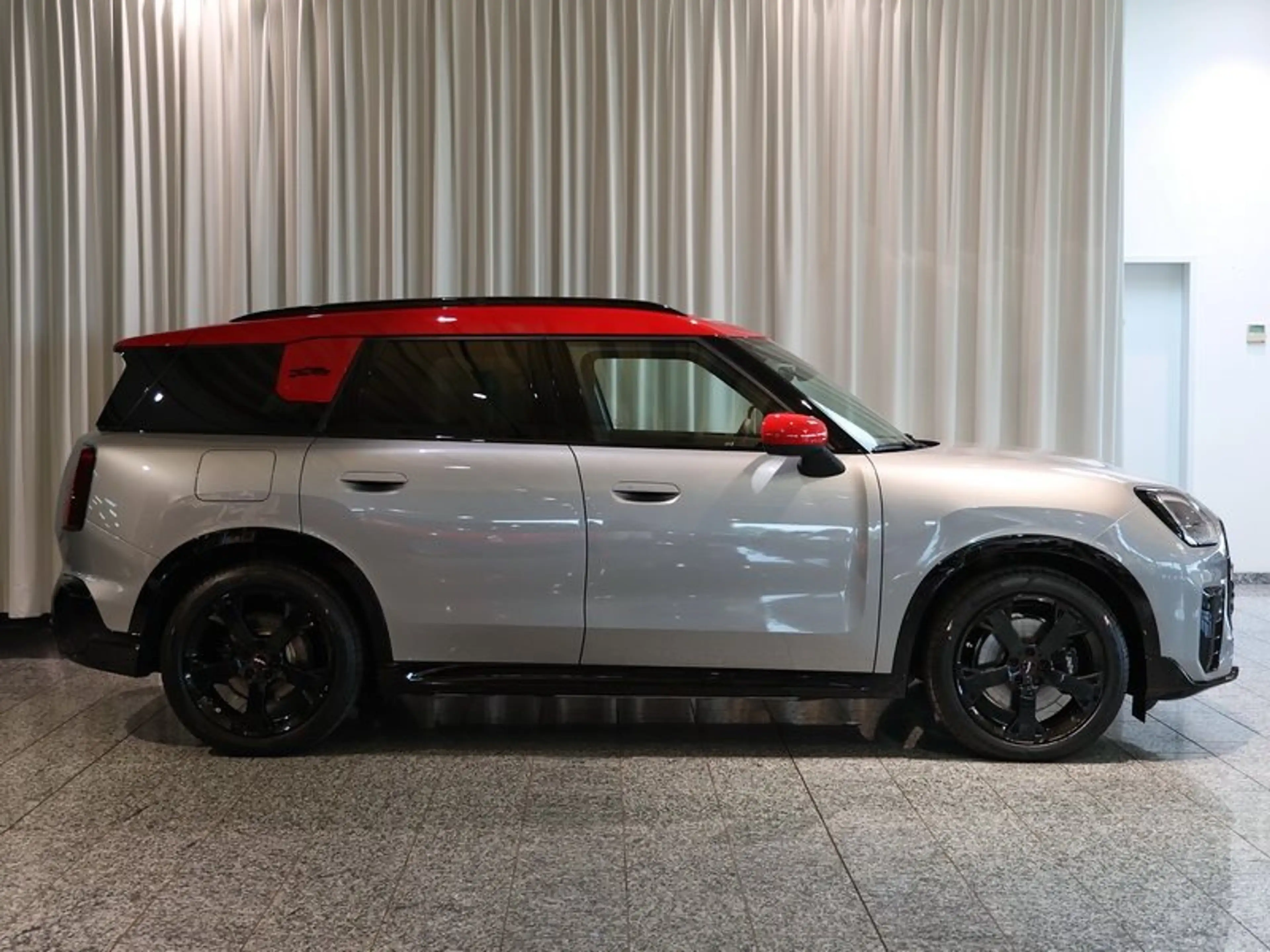 MINI Countryman E — photo 2