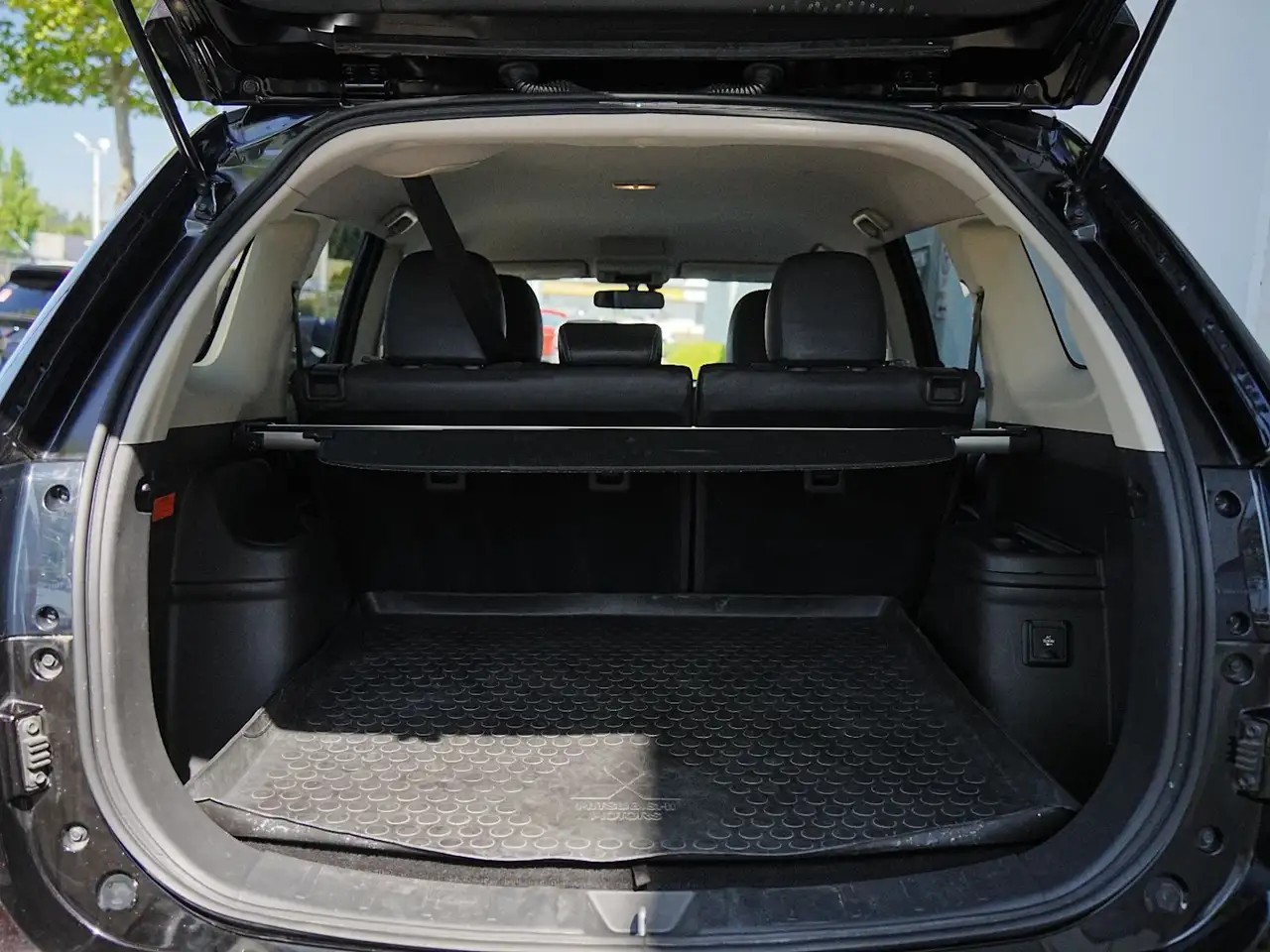 Mitsubishi Outlander снимка Mitsubishi Outlander