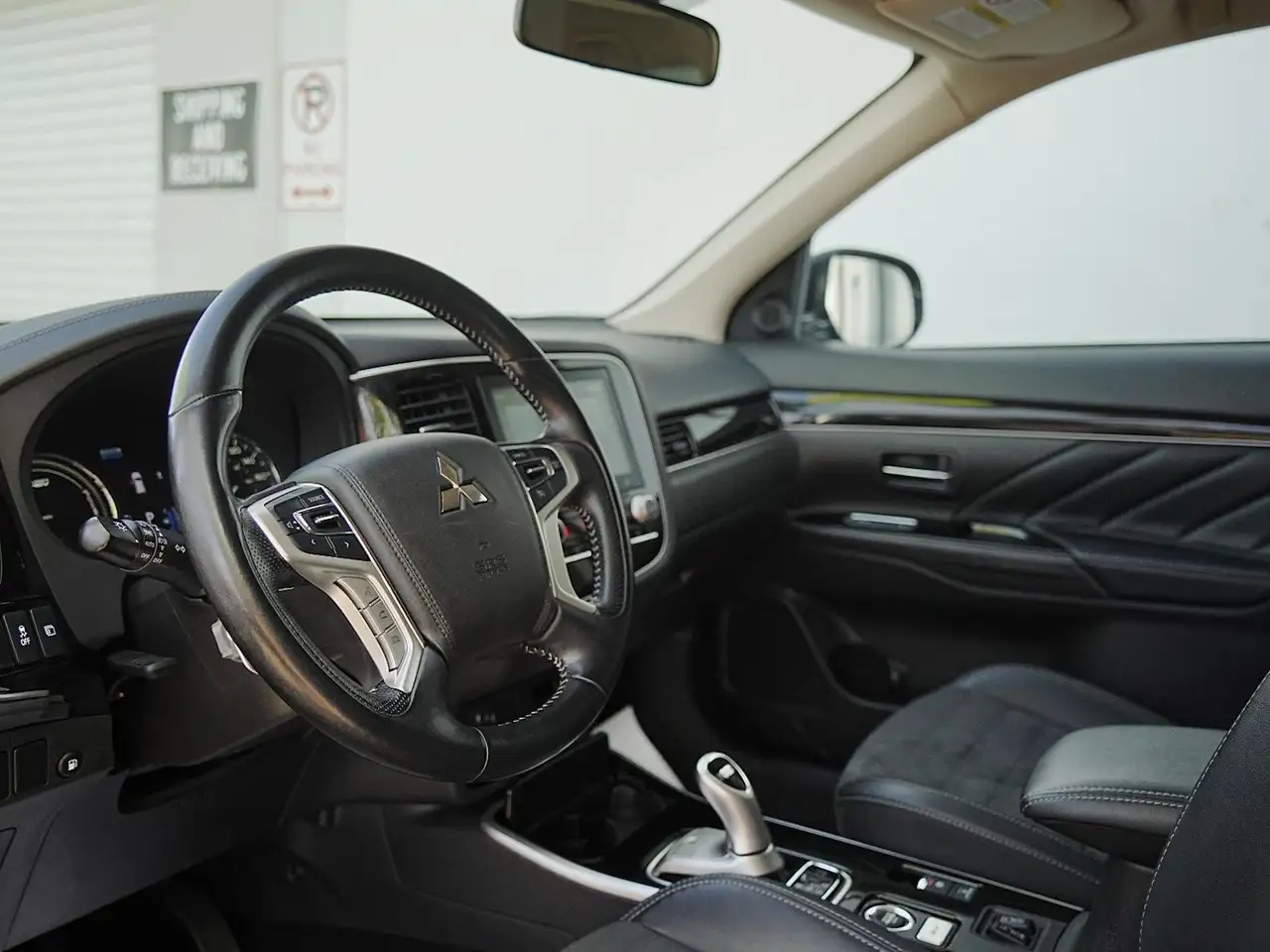 Mitsubishi Outlander снимка Mitsubishi Outlander
