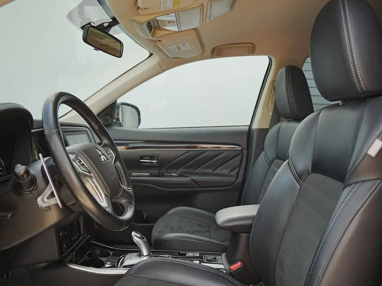 Mitsubishi Outlander снимка Mitsubishi Outlander
