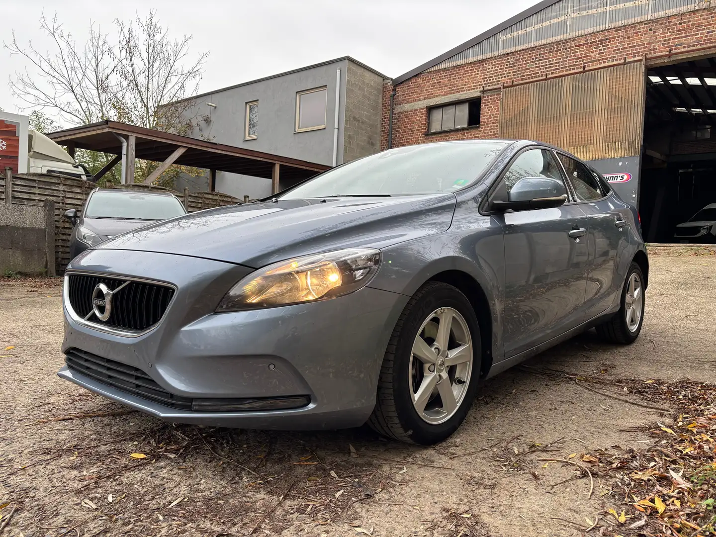 Volvo V40 1.5 Essence Automatique Gris - 1