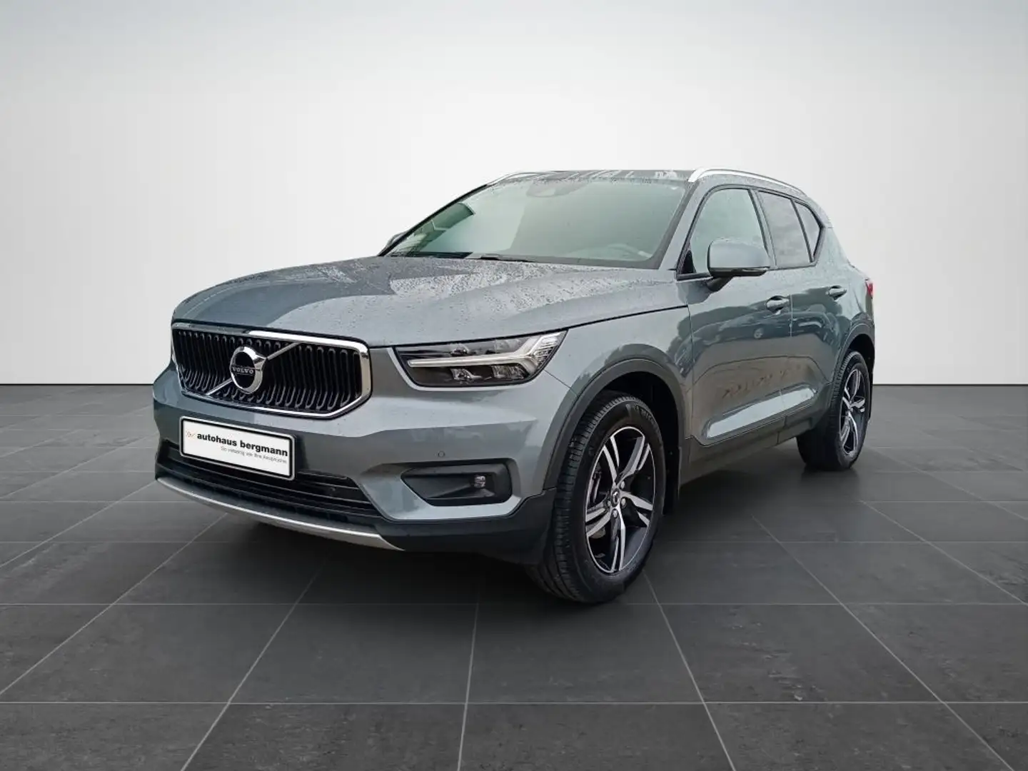 Volvo XC40 T3 -Momentum- Leder+AHK+HarmanKardon+Pano Grau - 1