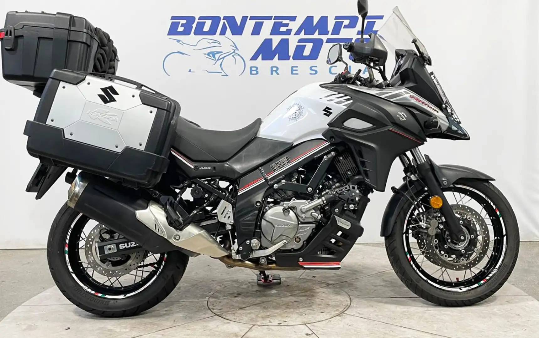 Suzuki V-Strom 650 2017 + TRIS VALIGIE Blanco - 1