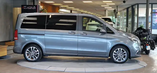 Mercedes-Benz V 300 view 5
