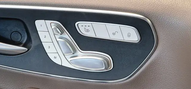 Mercedes-Benz V 300 view 17