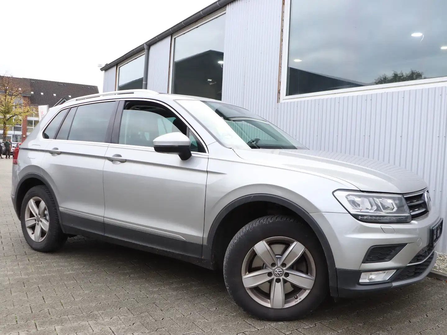 Volkswagen Tiguan 2.0 TDI DSG 4M HIGHLINE / PANORAMA, LED Grau - 2