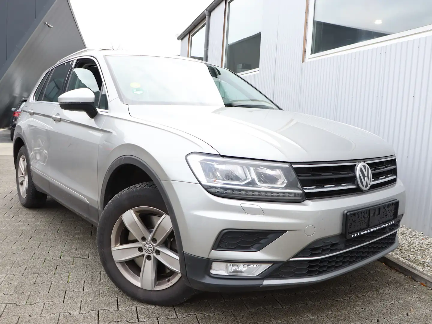 Volkswagen Tiguan 2.0 TDI DSG 4M HIGHLINE / PANORAMA, LED Grau - 1