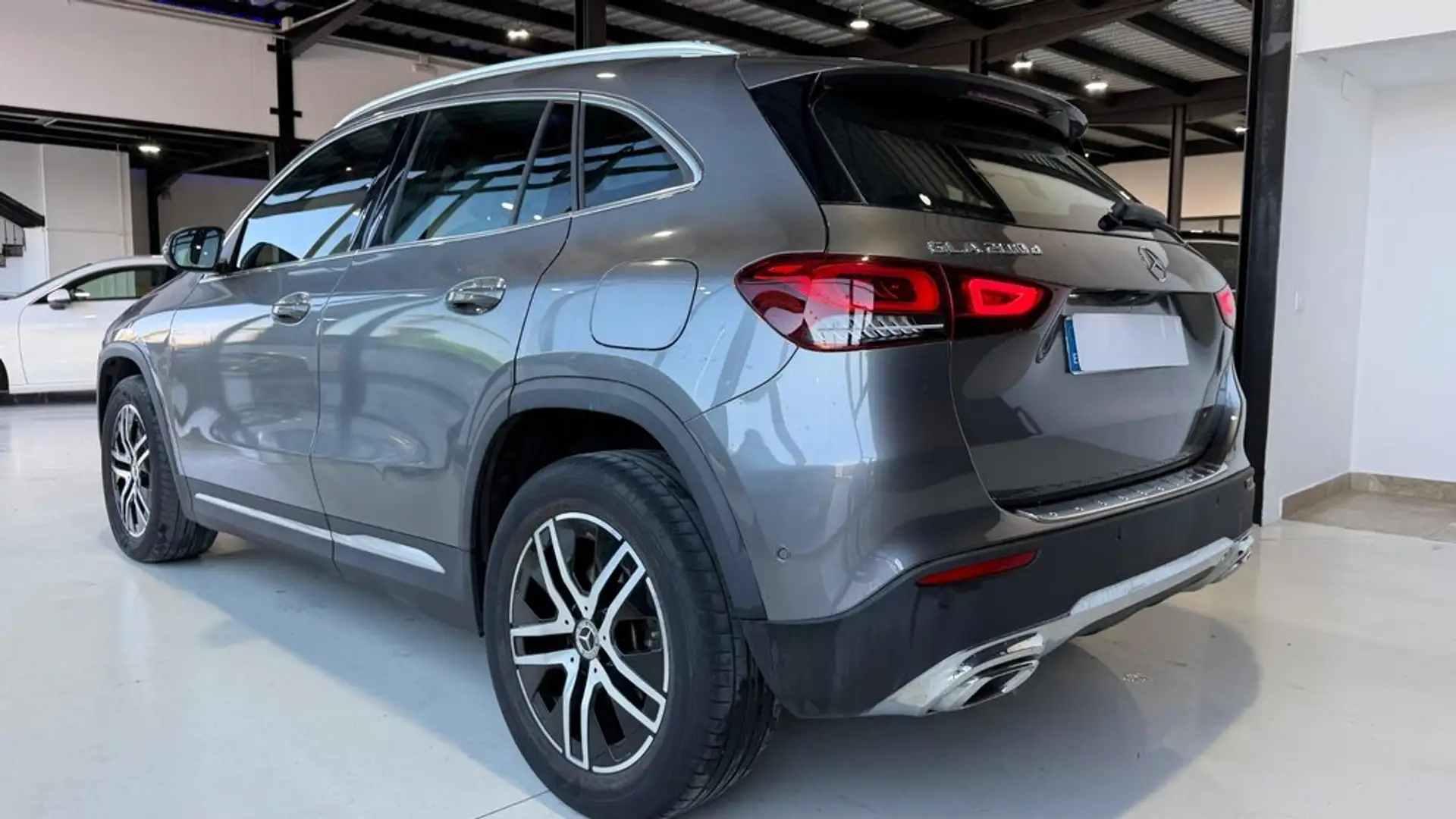 Mercedes-Benz GLA 200 D Gris - 2