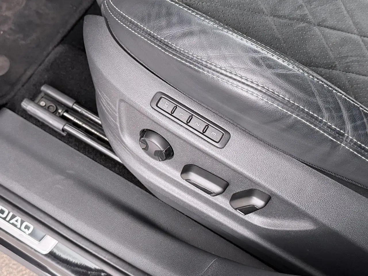 Skoda Kodiaq 2.0 TDI Sportline Aut MATRIX SKY AHK RADAR, миниатюра 27