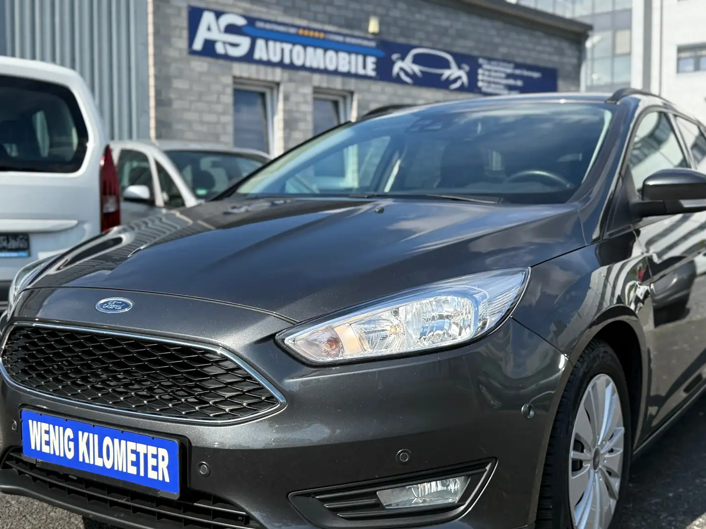 Ford Focus Business NAVI/TEMPOMAT/KLIMA/SITZ+LENKRADHEIZUNG! Grau - 1