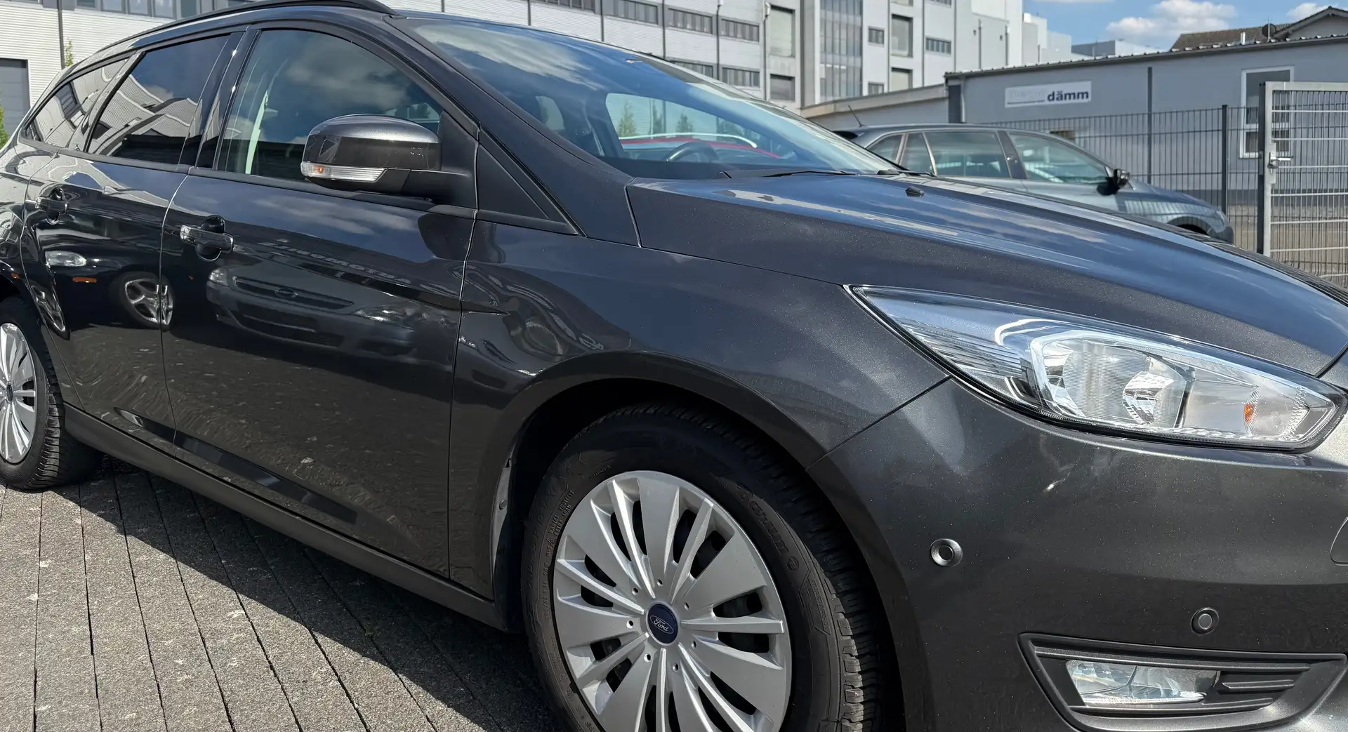 Ford Focus Business NAVI/TEMPOMAT/KLIMA/SITZ+LENKRADHEIZUNG! Grau - 2