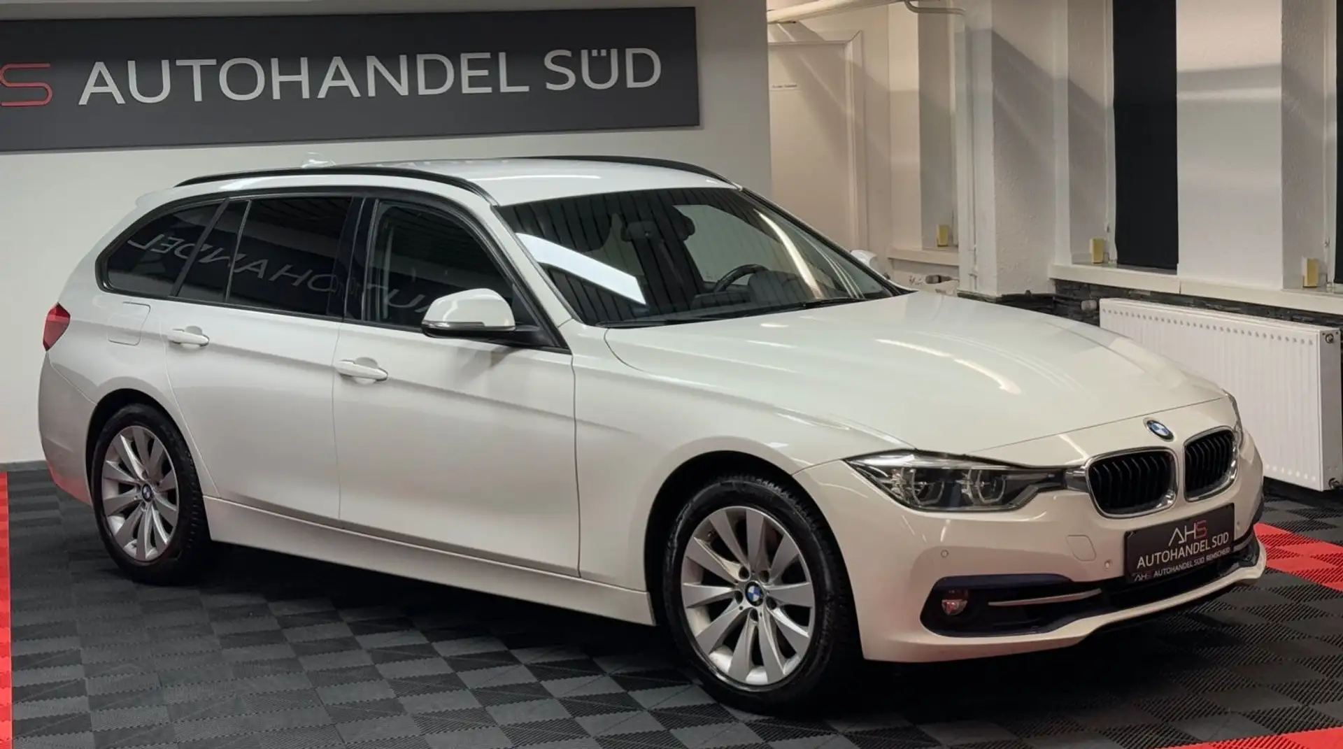 BMW 330 d xDrive Sport Line*NAVIGATION*LED*KEYLESSGO Weiß - 2