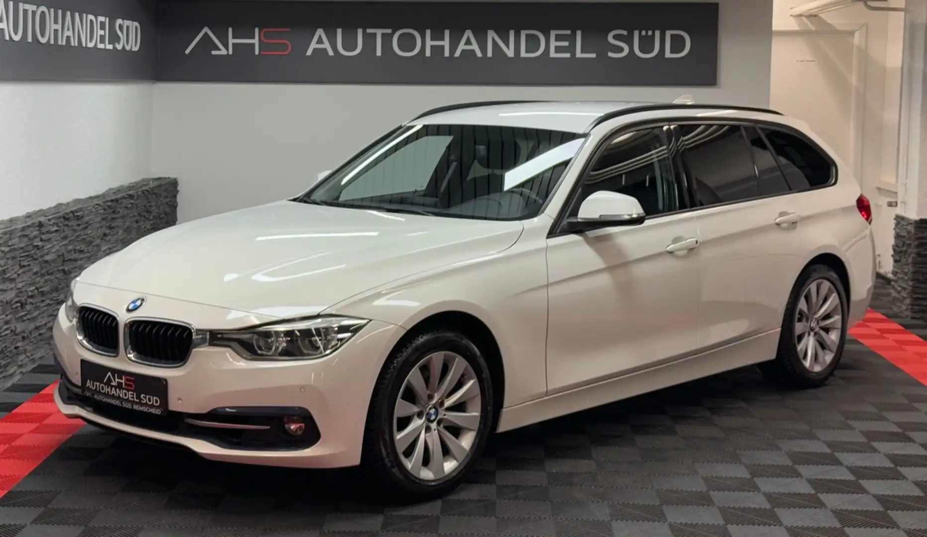 BMW 330 d xDrive Sport Line*NAVIGATION*LED*KEYLESSGO Weiß - 1