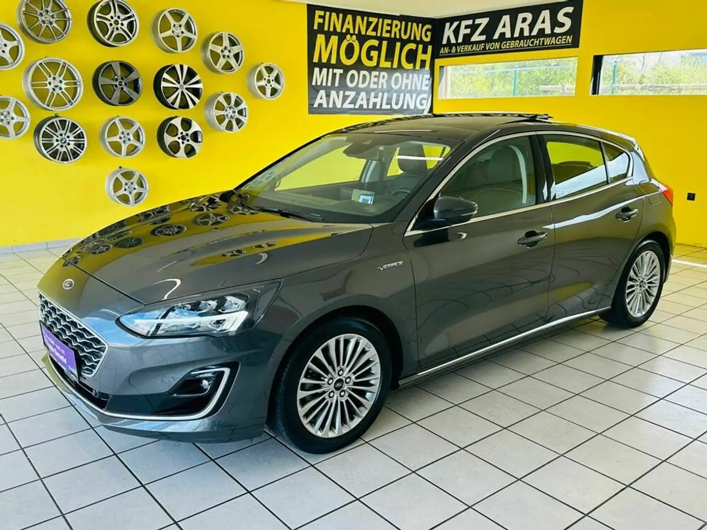 Ford Focus Vignale (Bestmodell)/HEAD-UP/PANORAMA/LEDER/ siva - 1