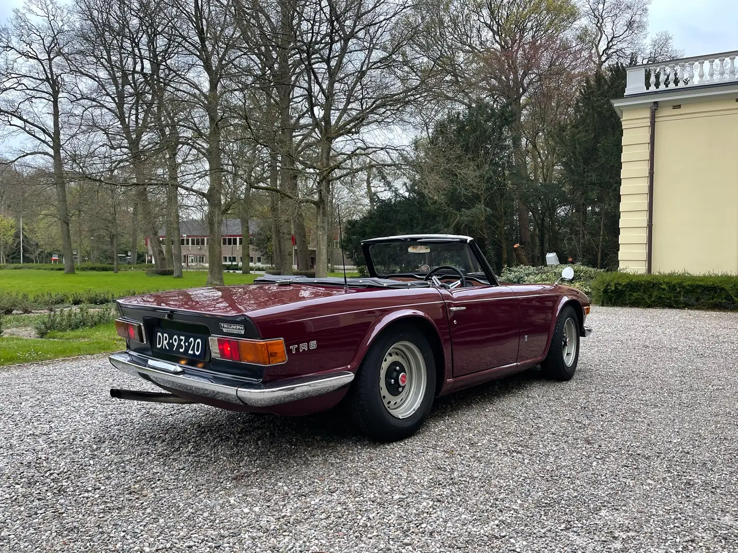 Triumph TR6 Pi RHD Czerwony - 2