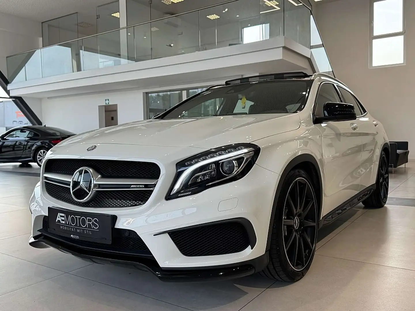 Mercedes-Benz GLA 45 AMG Aut. // SPORTAUSPUFF // KREDIT // GARANTIE // P... Weiß - 1