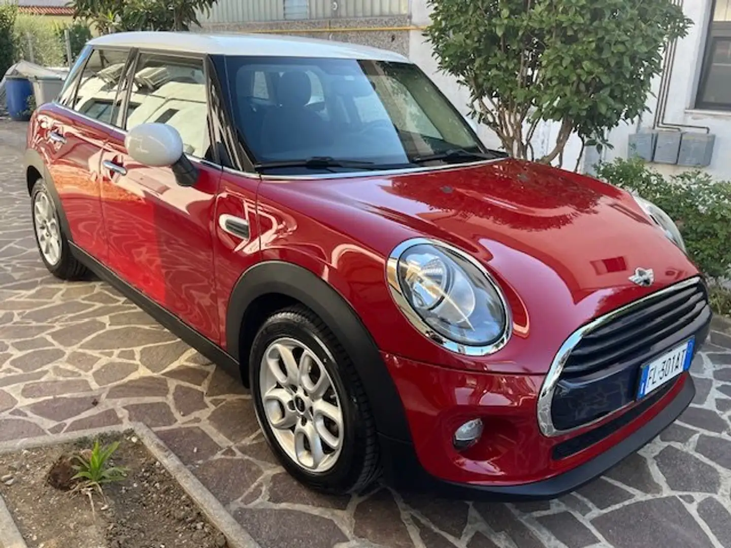MINI Cooper D Mini IV F55-F56 2014 1.5 5p Rouge - 1