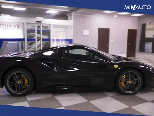 Ferrari 488 view 8