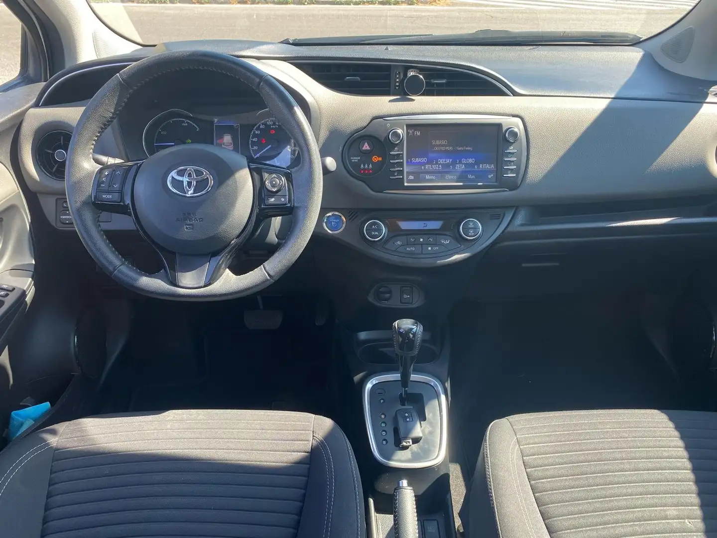 Toyota Yaris Yaris III 2017 5p 1.5h Active my18 Grigio - 2