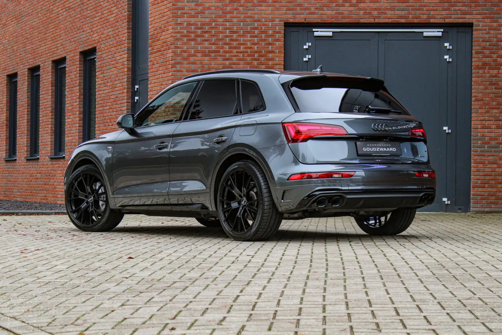 Audi Q5 50 TFSI e S edition Competition | Pano | Luchtveri Grijs - 2