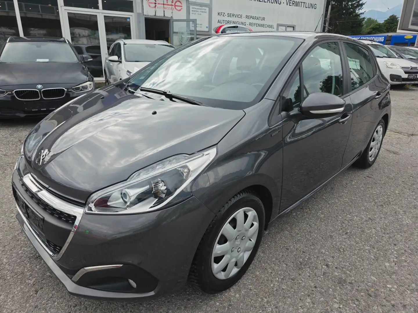 Peugeot 208 Signature Grau - 1