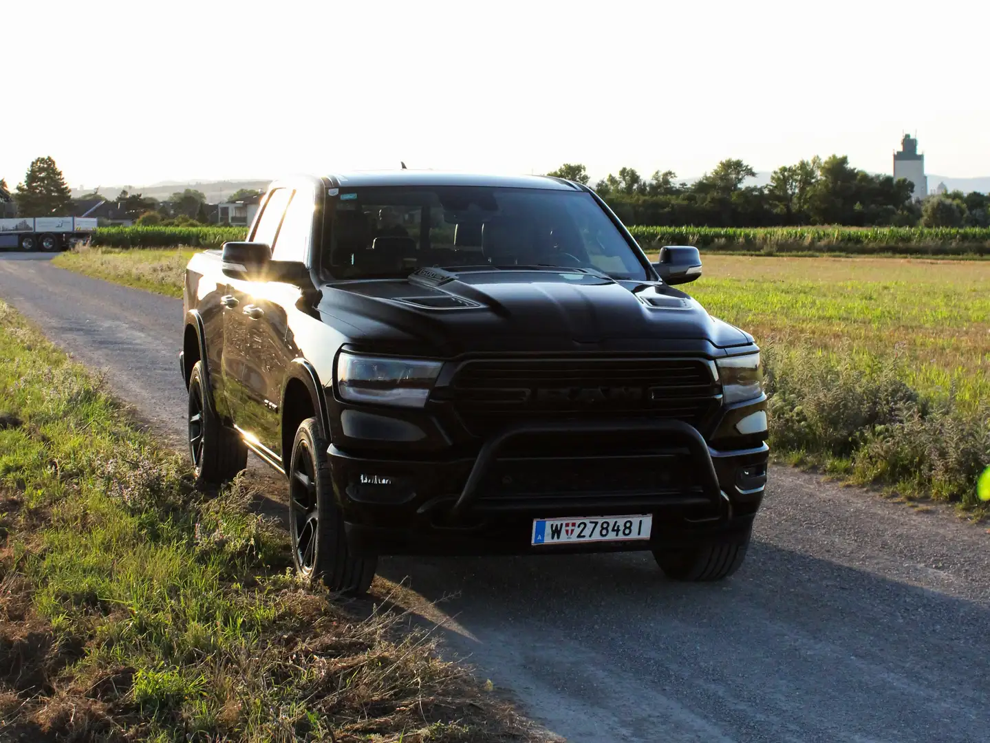 Dodge RAM Dodge Ram 1500 Laramie Night Edition crna - 1