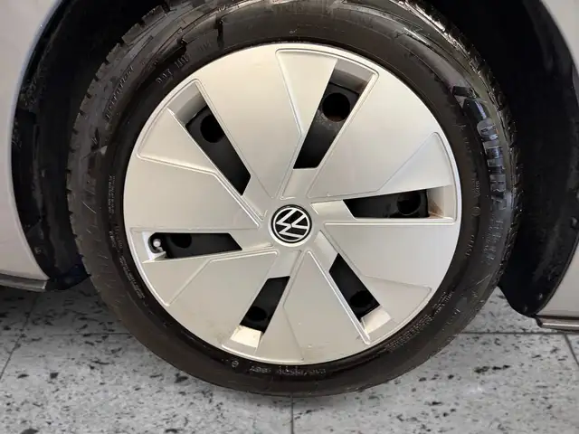 Volkswagen Id.3 view 8