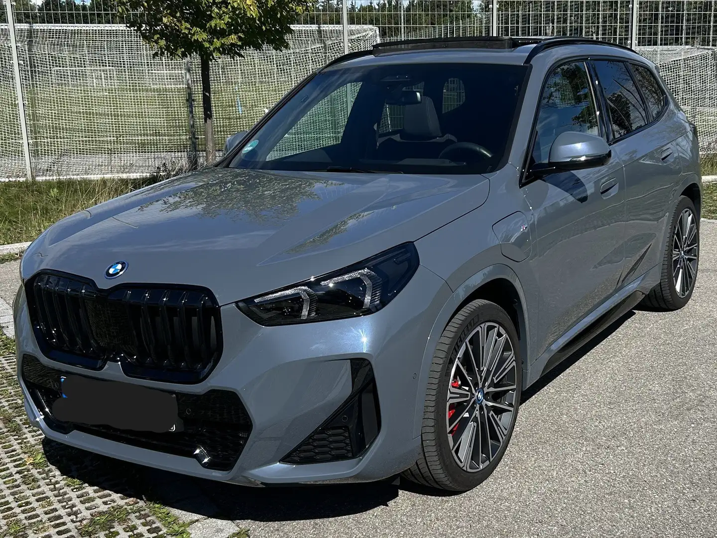 BMW X1 xDrive30e,M Sportp. PRO,Vollausstatt,Super Zustand Grau - 2