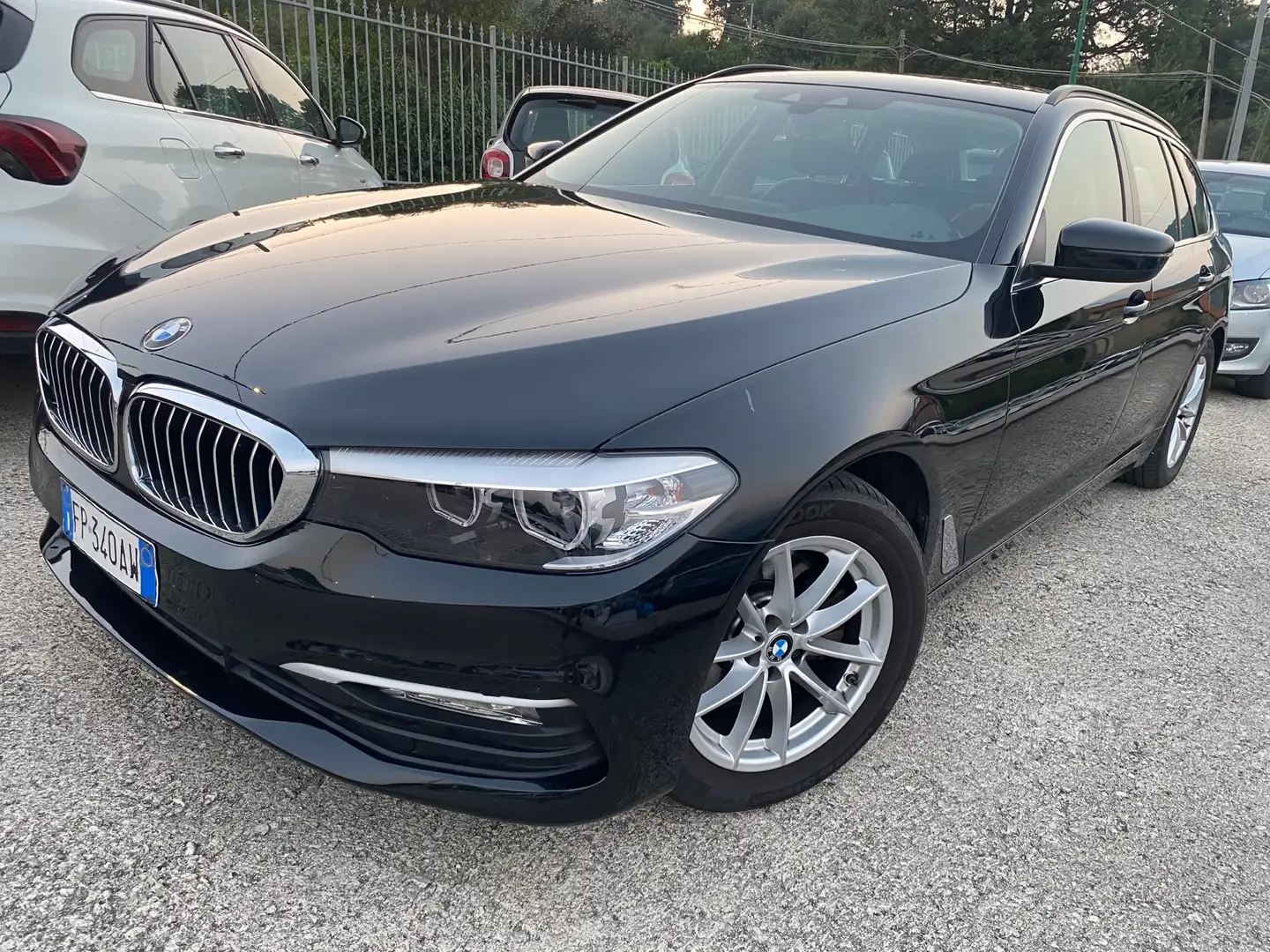 BMW 520 520d Touring xdrive Business 190cv auto Nero - 1