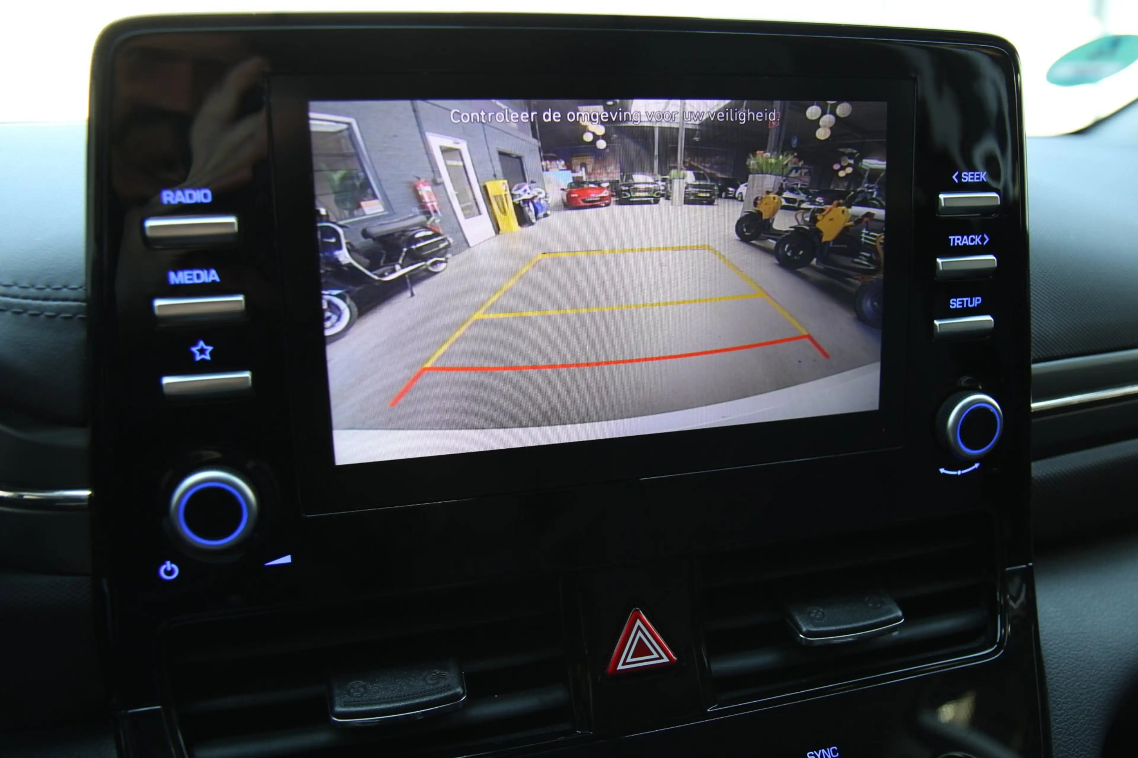 Hyundai IONIQ 1.6 GDi PHEV Carplay Camera Cruise BTW !! — photo 32