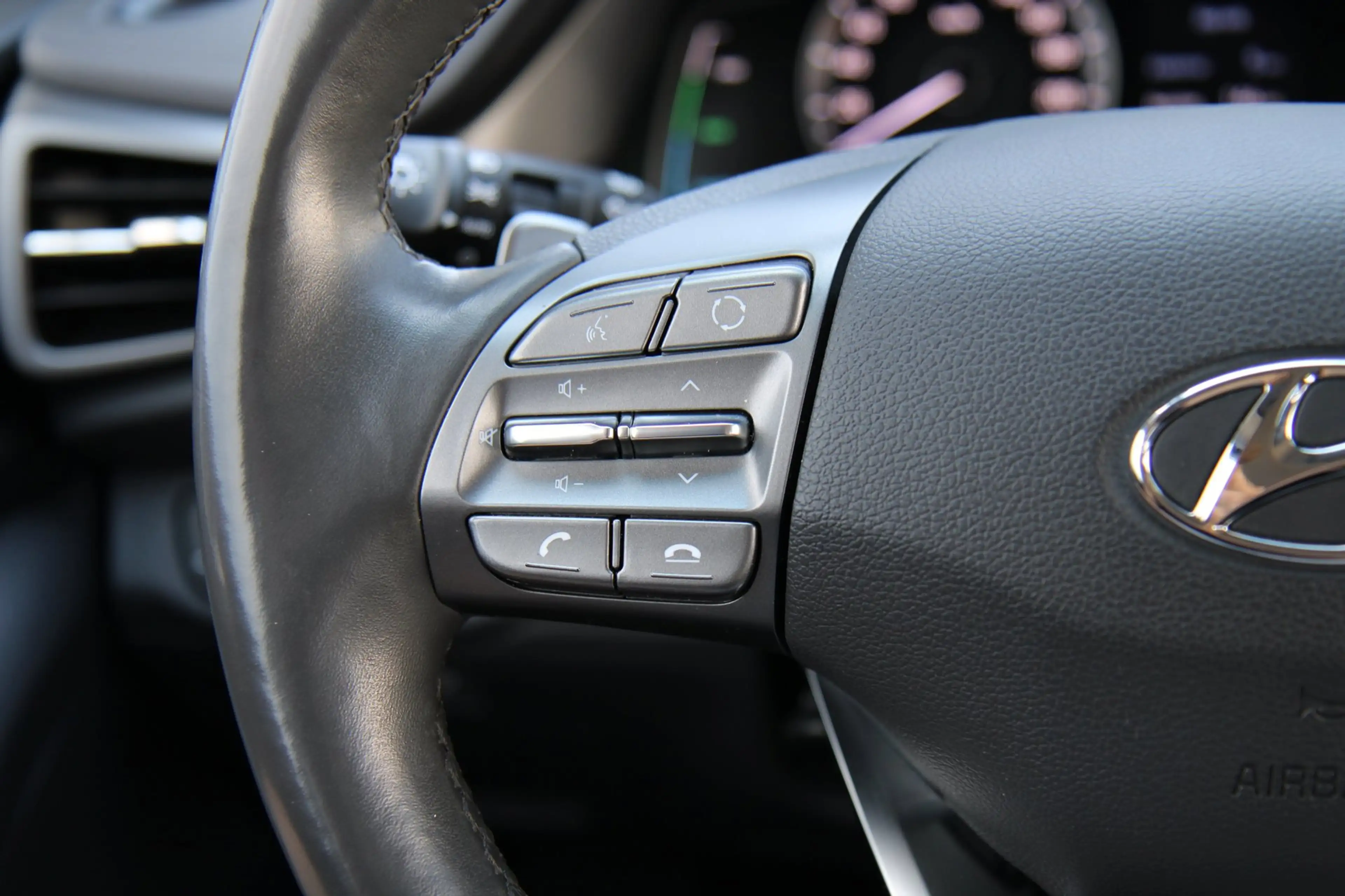 Hyundai IONIQ 1.6 GDi PHEV Carplay Camera Cruise BTW !! — photo 17