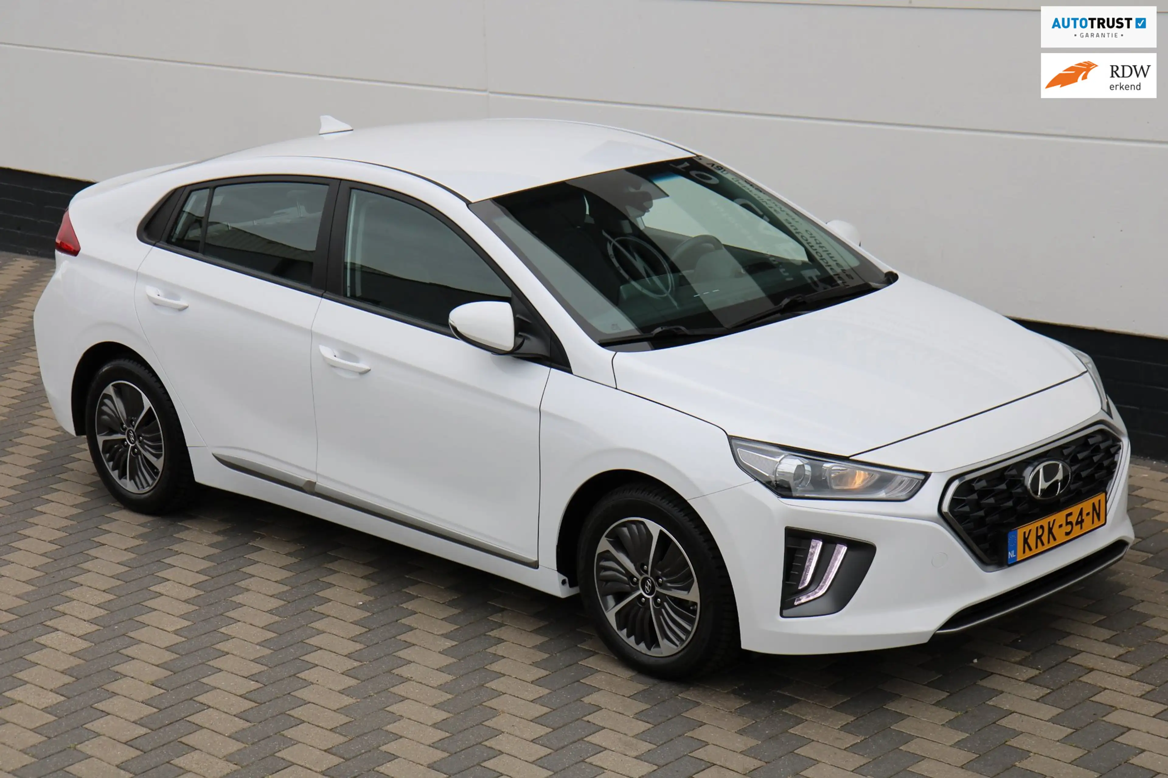 Hyundai IONIQ 1.6 GDi PHEV Carplay Camera Cruise BTW !!