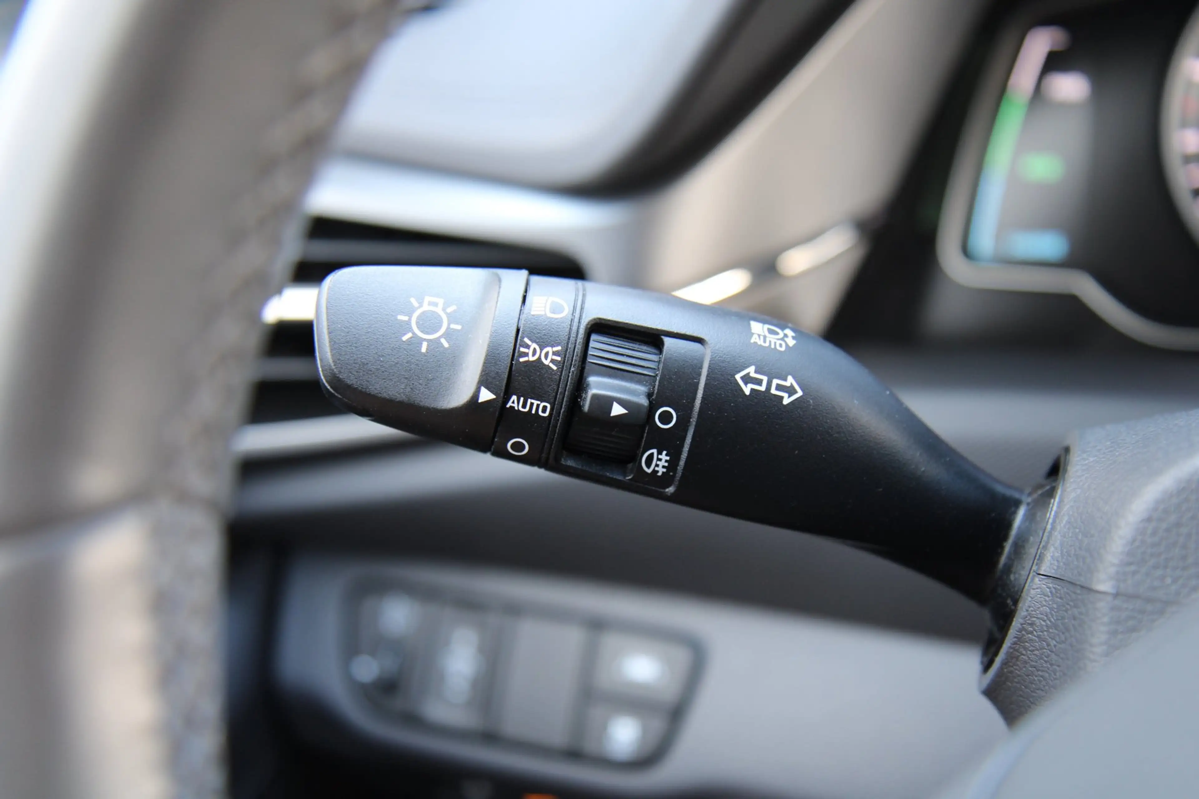Hyundai IONIQ 1.6 GDi PHEV Carplay Camera Cruise BTW !! — photo 15