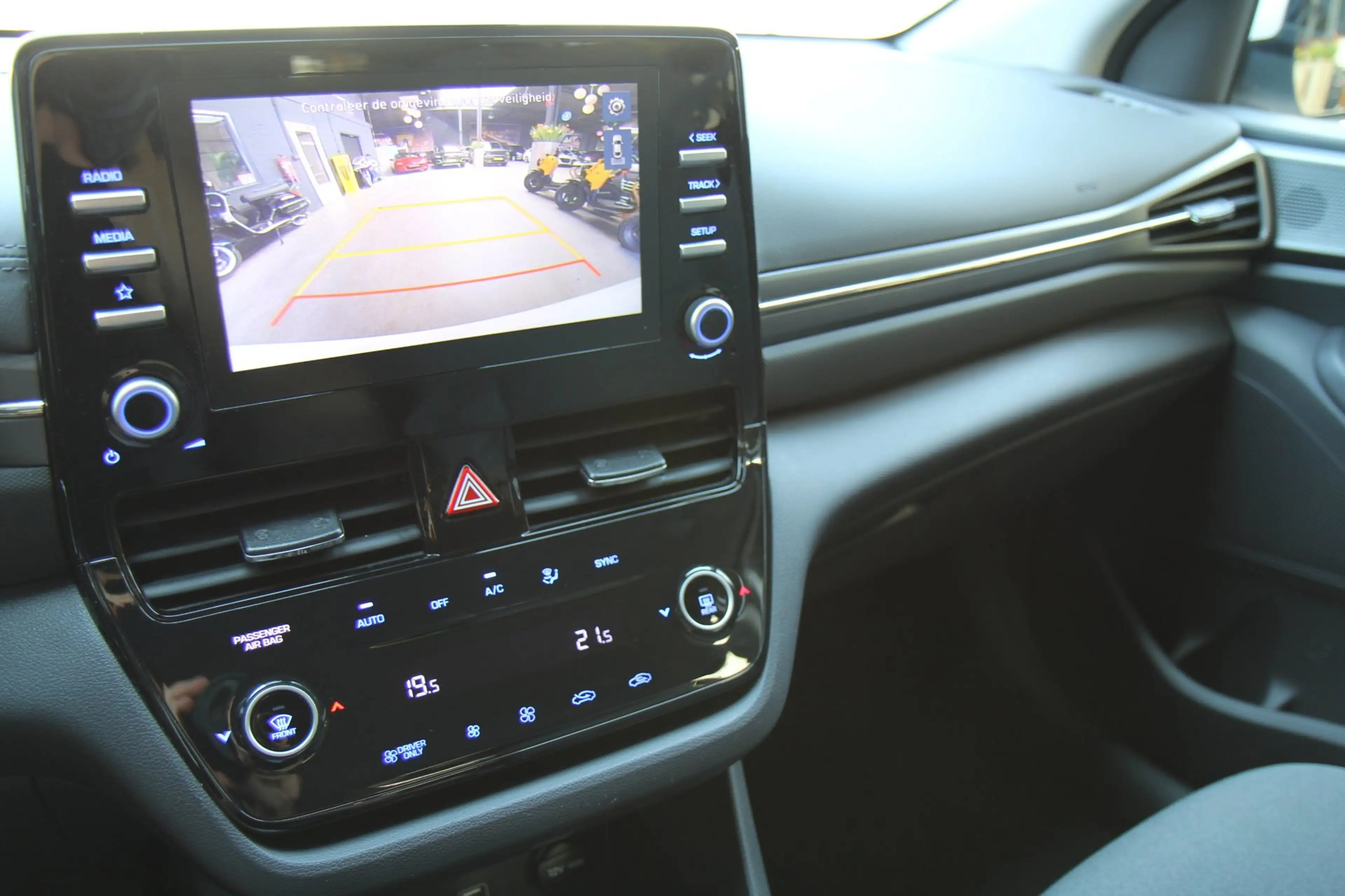 Hyundai IONIQ 1.6 GDi PHEV Carplay Camera Cruise BTW !! — photo 33