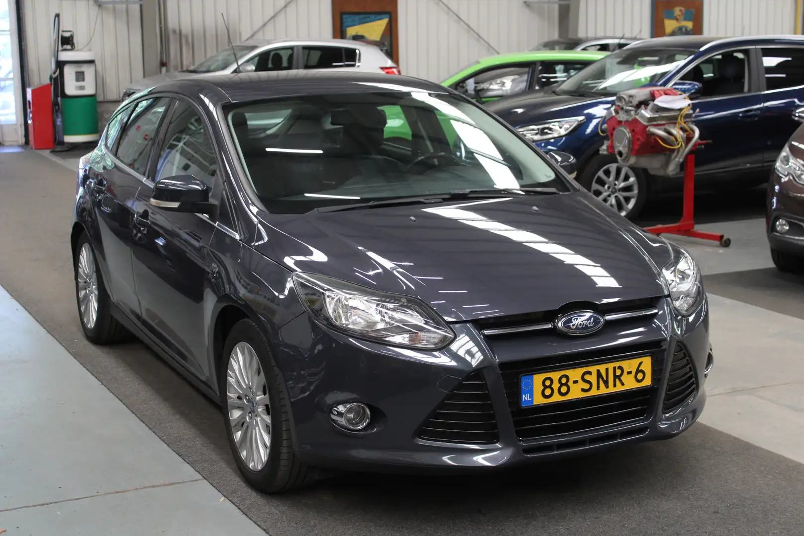 Ford Focus 1.6 TI-VCT First Edition NAP, Airco, Cruise contro Grijs - 2